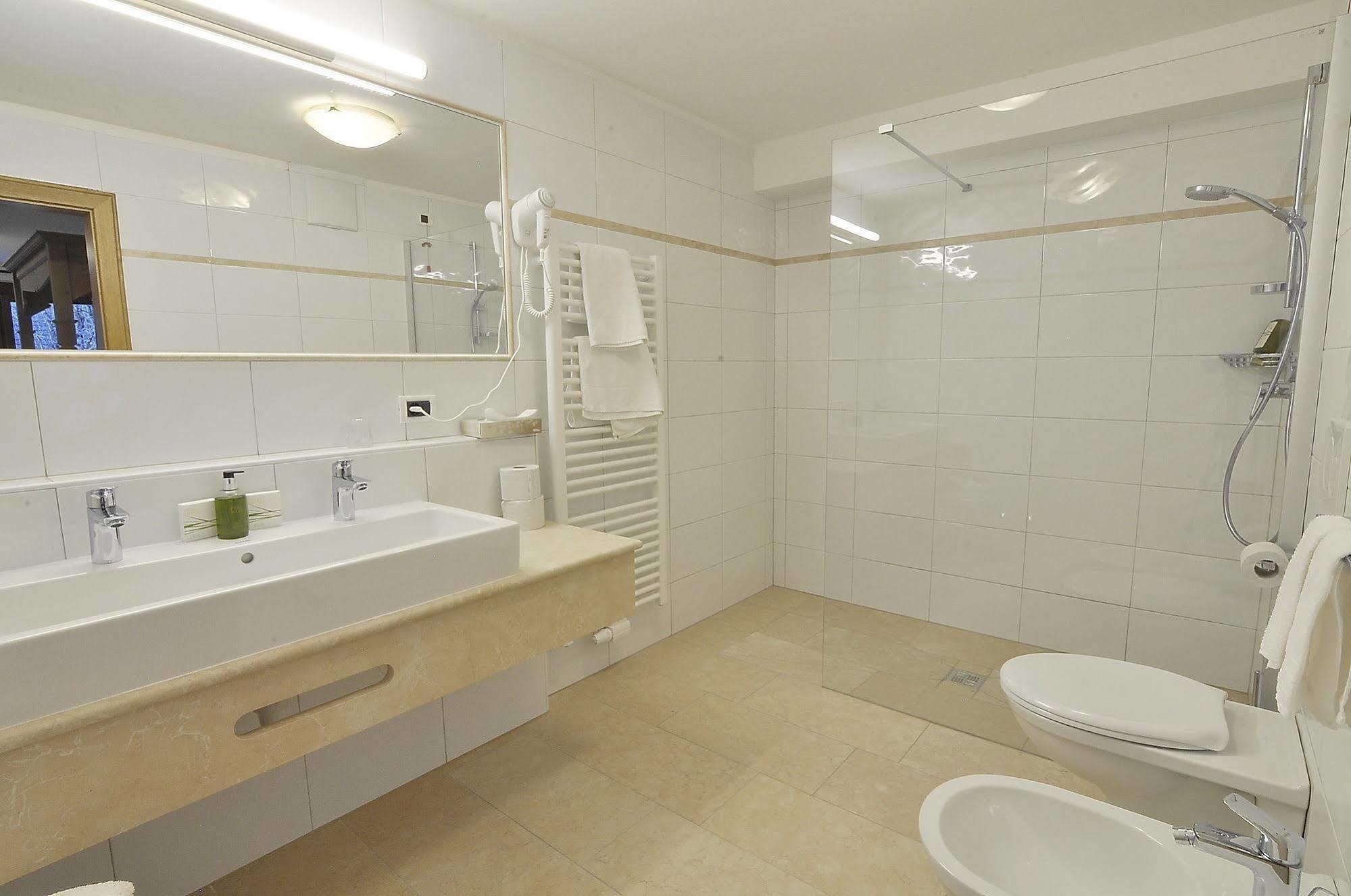 סן ויג'יליו די מרבה Hotel Monte Paraccia מראה חיצוני תמונה